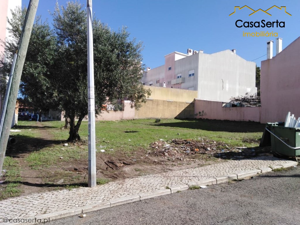 Land for sale in Amadora, Portugal — €450,000