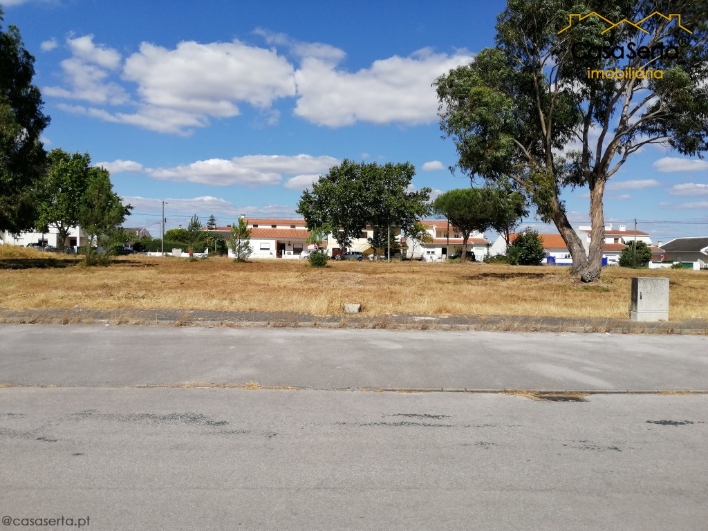 Land for sale in Entroncamento, Portugal — €224,999
